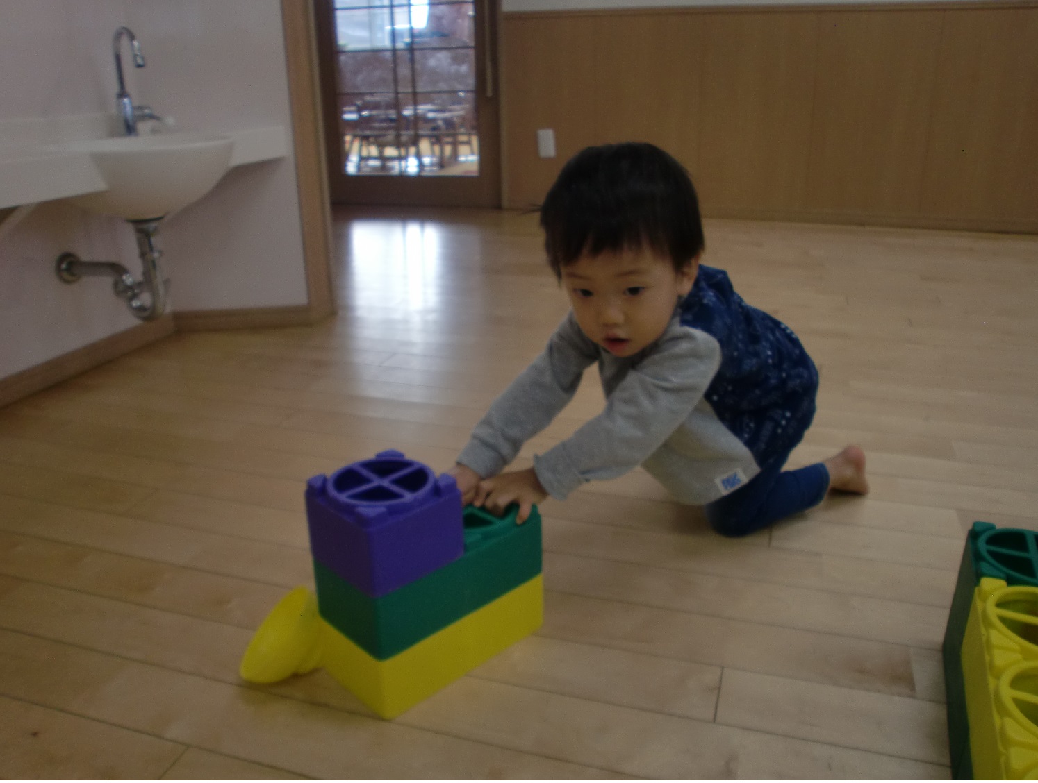 あわら敬愛こども園 12 11 大きいブロックで遊んだよ
