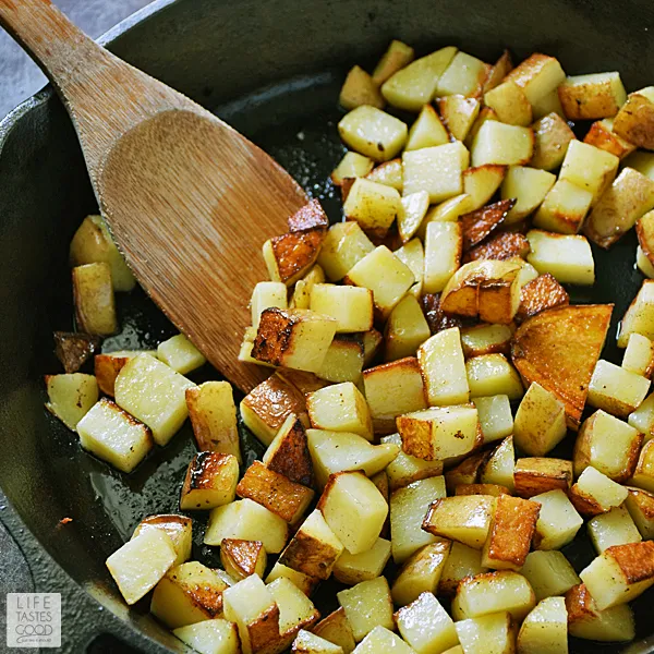 Whether you call them home fries, hash browns, or Skillet Breakfast Potatoes, crispy potatoes are an essential side dish in a hearty country-style breakfast. #LTGrecipes #SundaySupper