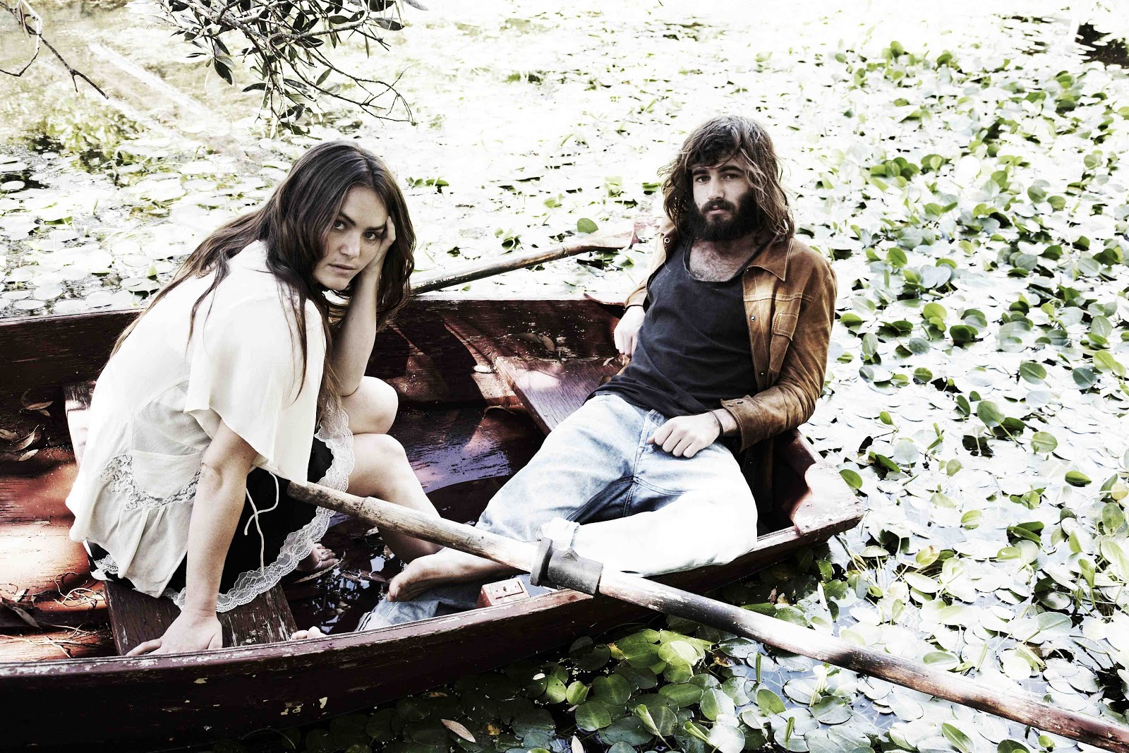 EXQUISITECES ANGUS STONE Y JULIA STONE SUS CARRERAS EN SOLITARIO.