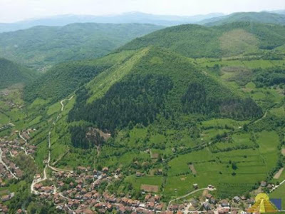 Esfera de piedra gigante descubierto en Bosnia es la evidencia de una avanzada civilización perdida Europea Piramides-bosnia.jpg%2Bw%253D533%2526h%253D400