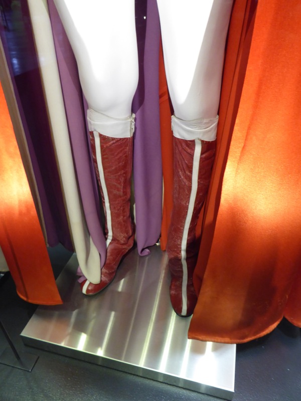 gal gadot wonder woman boots
