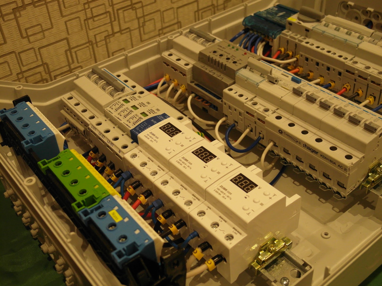 Трехфазный щит для дома