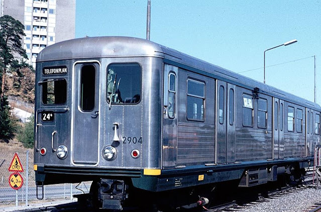 Silverpilen отличался от других поездов стокгольмского метро в первую очередь отсутствием рекламы и росписи на бортах (фото: Maad Dogg 97, PD)
