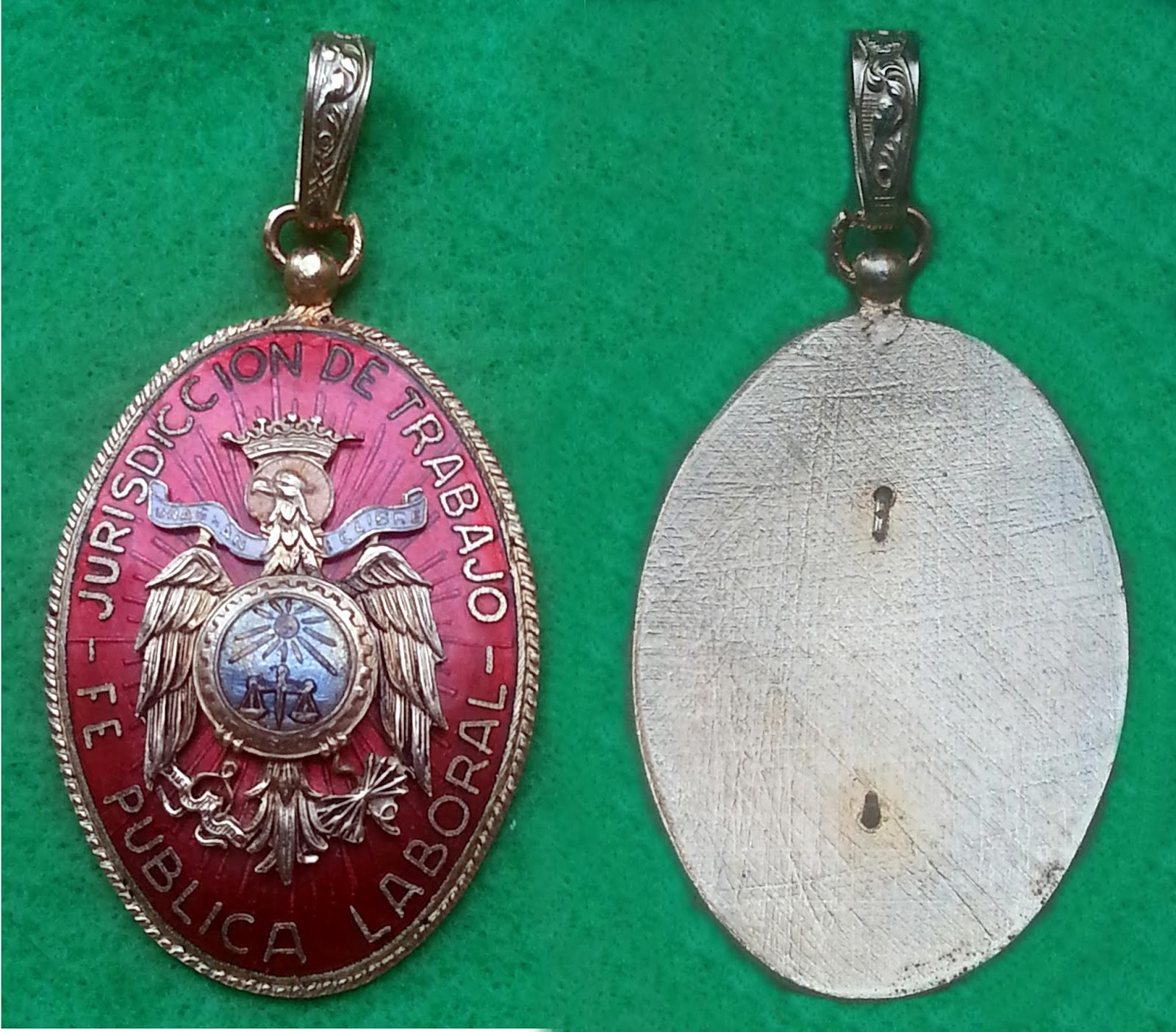 Medallas E Insignias De La Guerra Civil Posguerra Y Franquismo Jurisdiccion De Trabajo Fe Publica Laboral