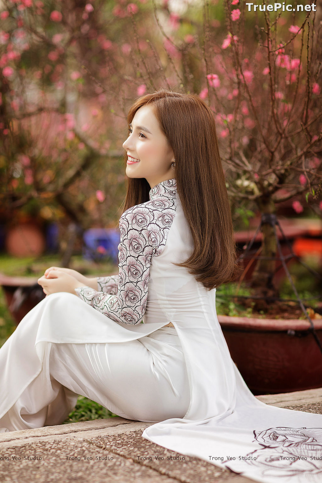Image The Beauty of Vietnamese Girls with Traditional Dress (Ao Dai) #4 - TruePic.net - Picture-55