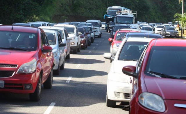 Protestos no interior da Bahia bloqueiam estradas e paralisam serviços
