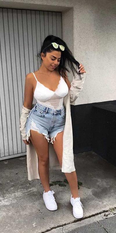 Comfy and casual style is perfect choice for summer season. It's time to share 26 Casual Summer Outfit Ideas You need this moment. Casual Outifts + Summer Style via higiggle.com #summeroutfits #casualoutfits #summer