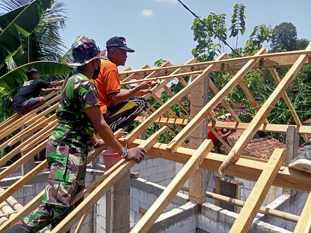 Pemasangan Rangka Atap RTLH Bapak Upik di Dk. Majasto Rt 01/08 Desa Majasto dikebut, antisipasi musim hujan