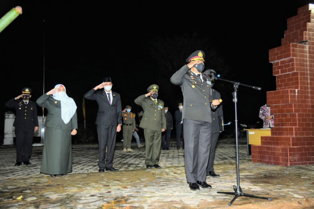Ketua DPRD Muarojambi Hadiri Upacara Renungan Suci di Taman Makam Pahlawan.