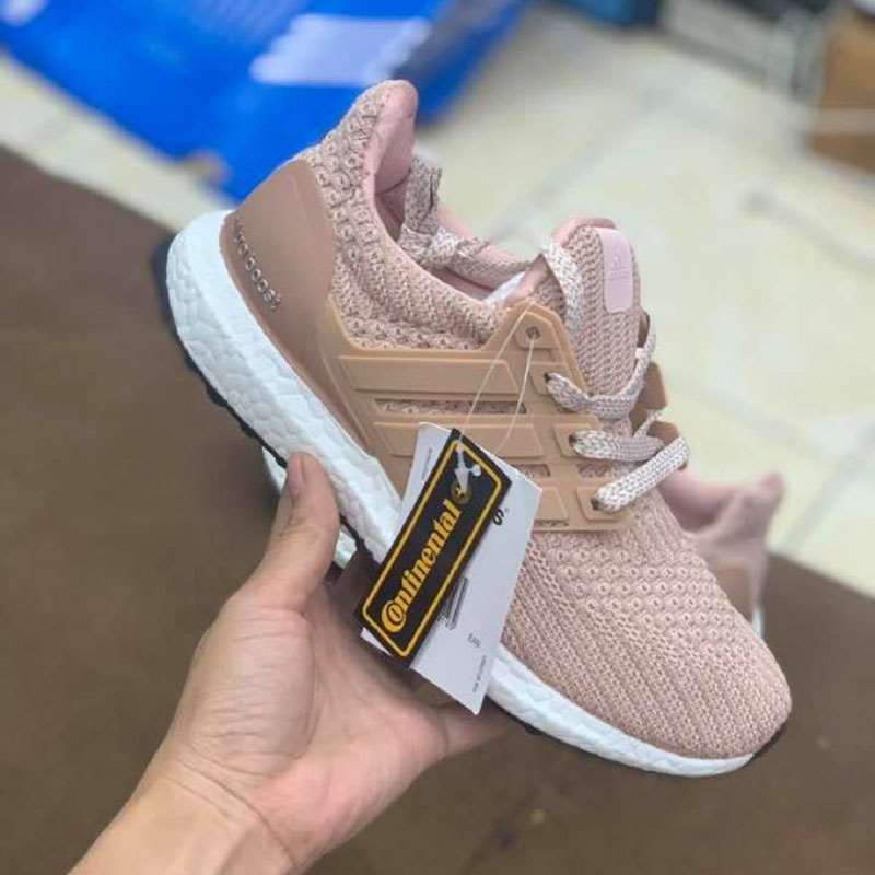 Giày sneaker chuyên chạy bộ và hoạt động thể thao Giày sneaker chuyên chạy bộ và hoạt động thể thao