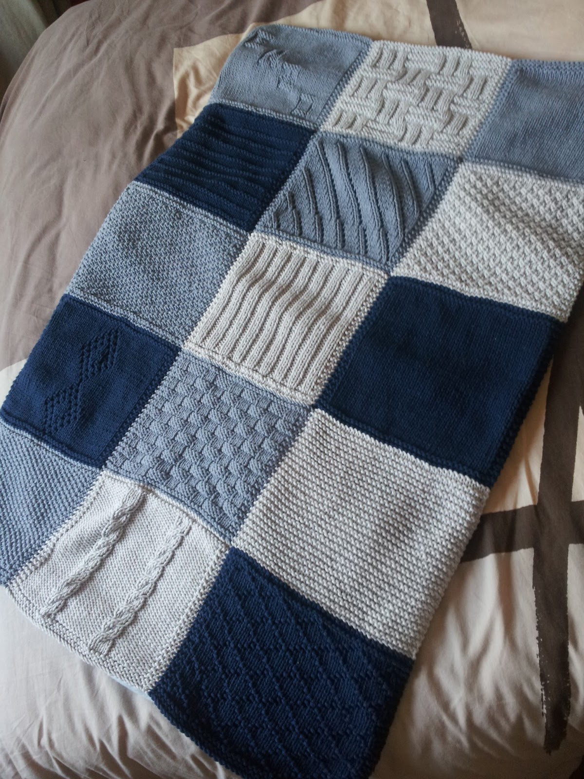 Cath et Cie Créas Couverture genre Patchwork doublée Polaire! Cath et Cie Créas Couverture genre Patchwork doublée Polaire!