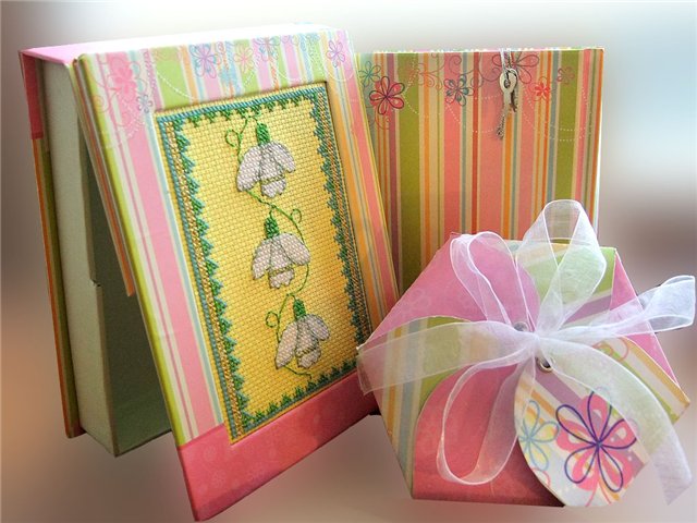 Коллекция открыток 2011. Цветочная открытка «Цветы в окне» Коллекция открыток 2011. Цветочная открытка «Цветы в окне»