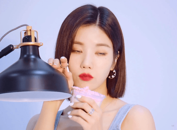 아이즈원> 청크롭 입은 단발 권은비