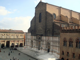 he Basilica di San Petronio is the largest brick-built church in the world, reaching 51m (167ft) high