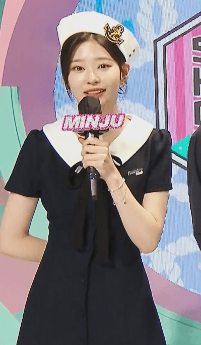 아이즈원> 마린룩 입은 음악중심 MC 김민주