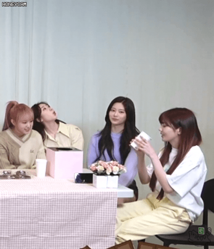 중단발 채연  (예나 민주 은비)
