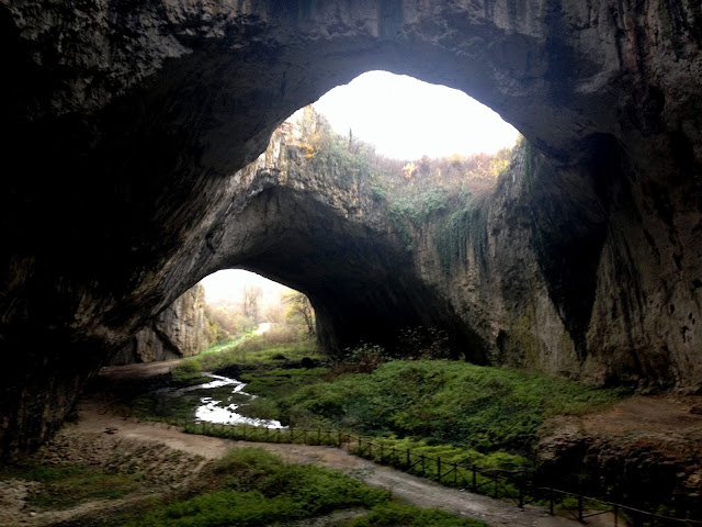 Devetashka Cave una de las cuevas más bonitas del Mundo