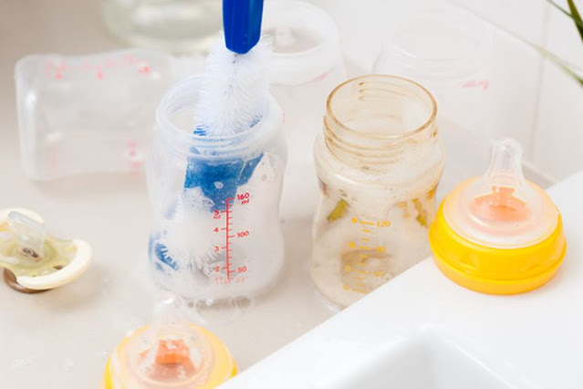 Tips Sterilisasi Peralatan Makan Bayi