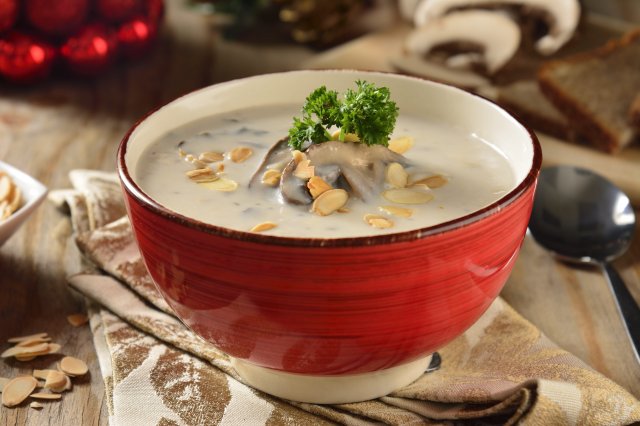 Receta de Sopa de Almendras y Champiñones Receta de Sopa de Almendras y Champiñones
