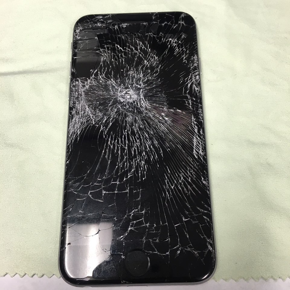 Cracked My Phone Know Your Options for iPhone 7 Screen Repair Los Angeles