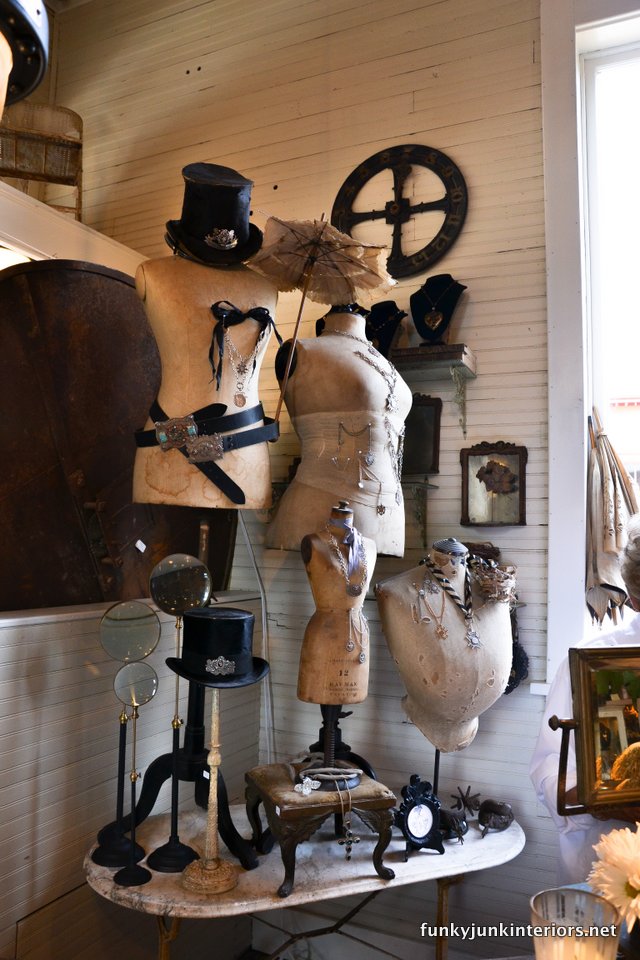Vintage_busts_in_A_tour_through_Franklin, _Tennessee _via_Funky_Junk_Interiors