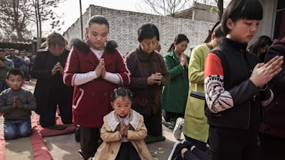 'Dianiaya Bahkan Setelah Kematian' – China Larang Pemakaman Kristen