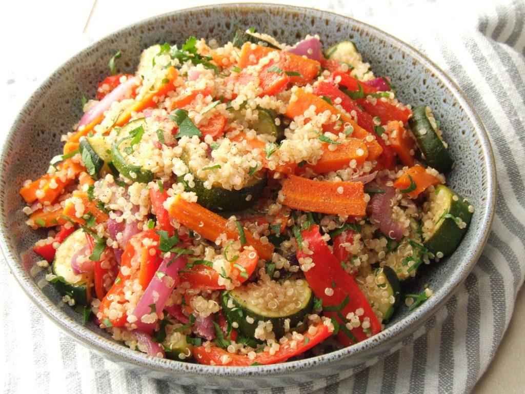 Rezept: Warmer Quinoa-Salat mit Grillgemüse — Lovely Bees