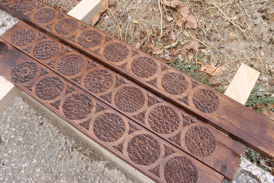 Cenefas decorativas talladas en madera de castaño