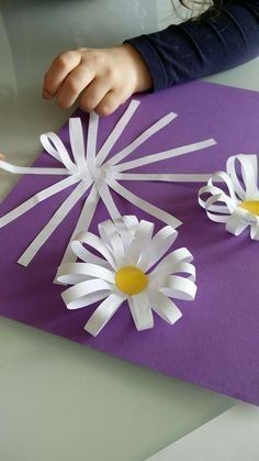 Como fazer flores de papel