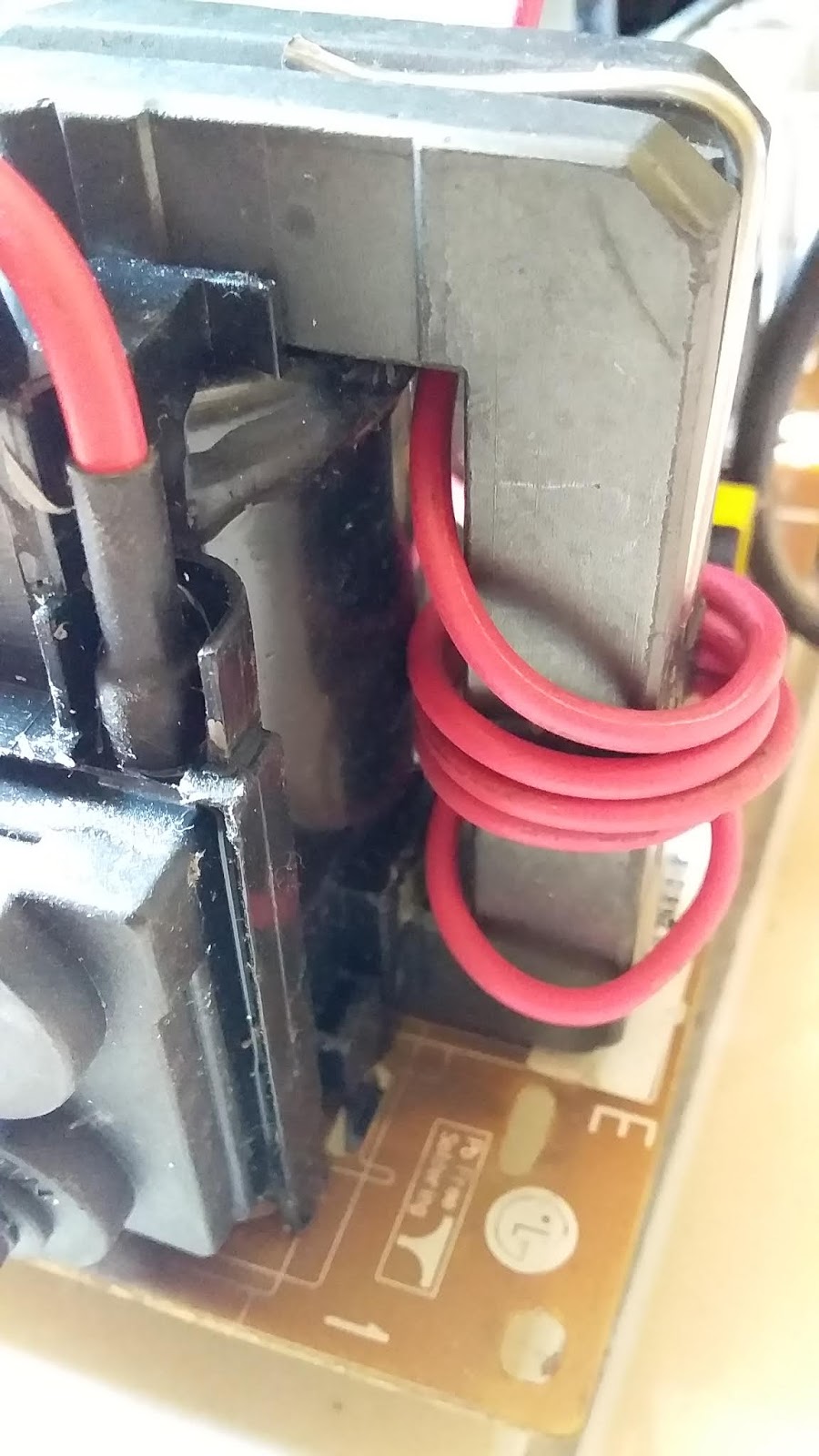 Firly Elektro TV LG Super Slim 21SB6RD Protek ,tegangan B+ jadi drop