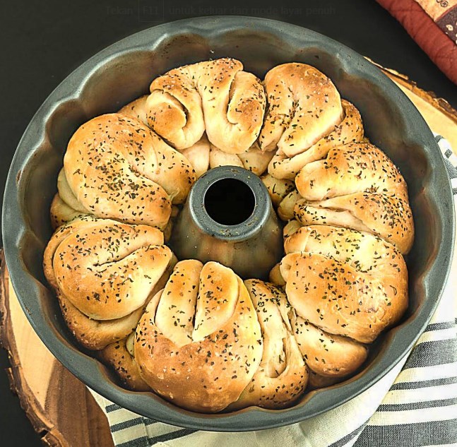 EASY ONE HOUR PULL-APART GARLIC ROLLS #vegetarian #appetizer EASY ONE HOUR PULL-APART GARLIC ROLLS #vegetarian #appetizer