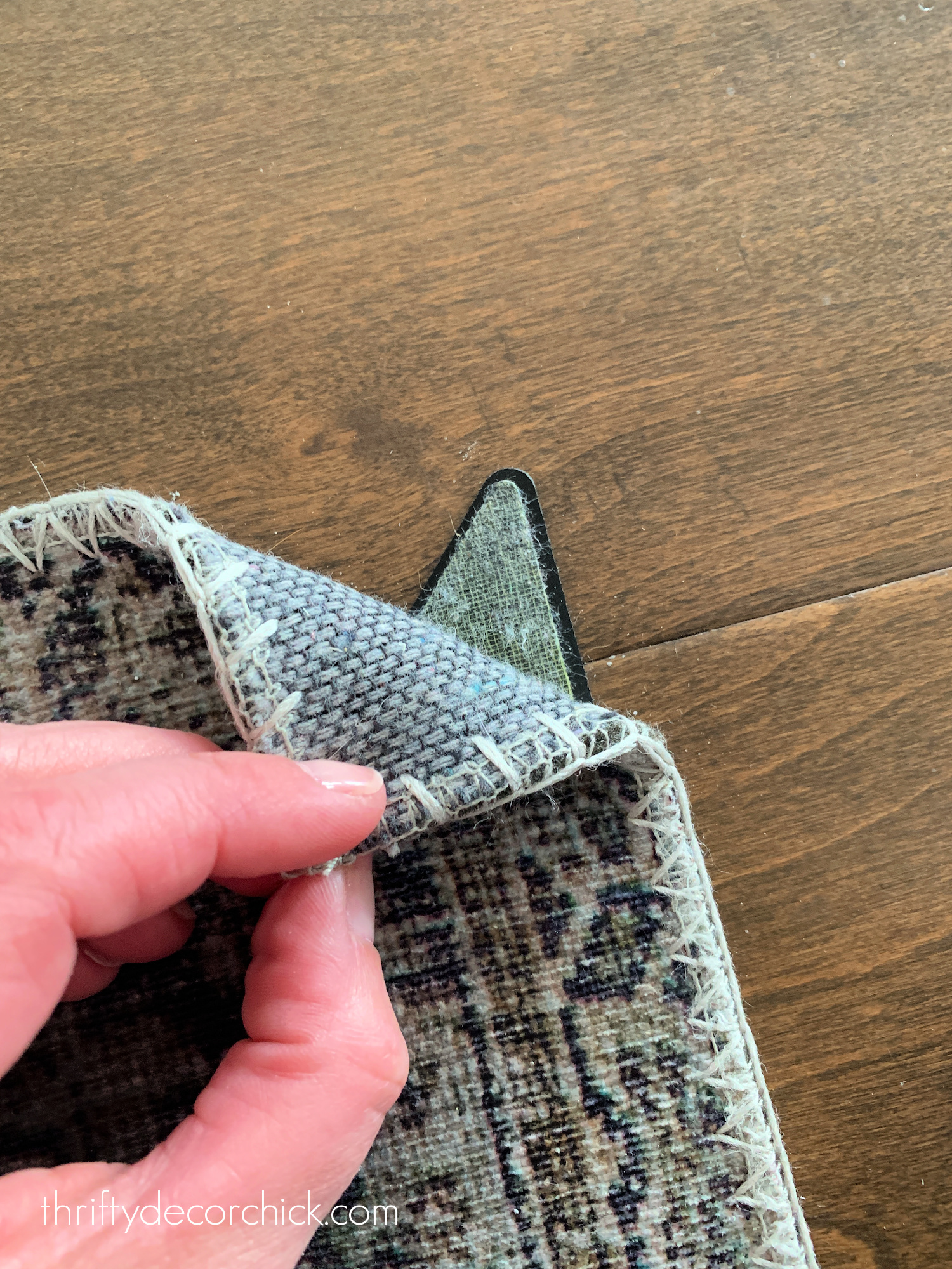 How to keep your rug corner down? Try these rug grips out. They