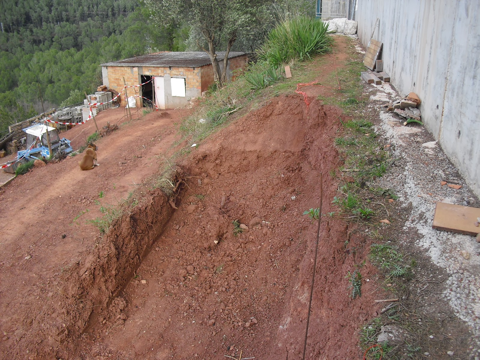 nuestra casa contenedor: Rampa acceso, empezamos a mover tierra!