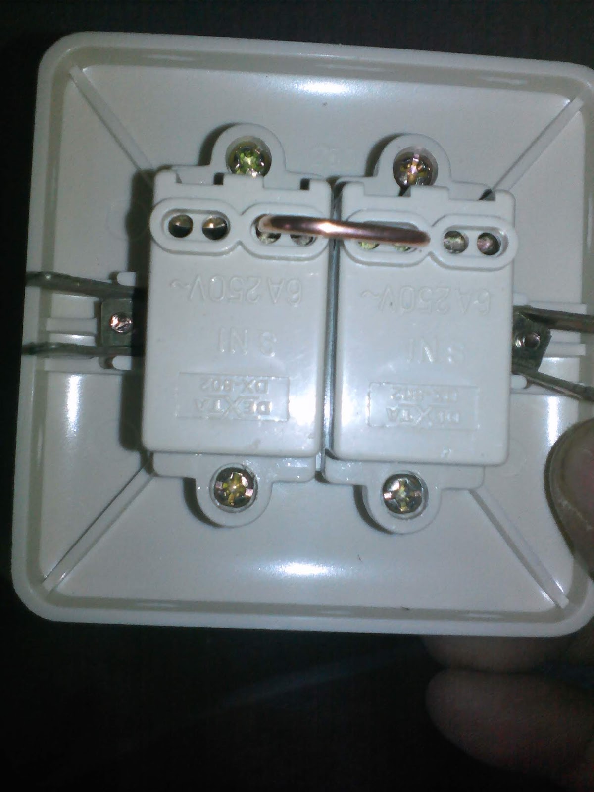 gbr3.bagian terminal saklar seri