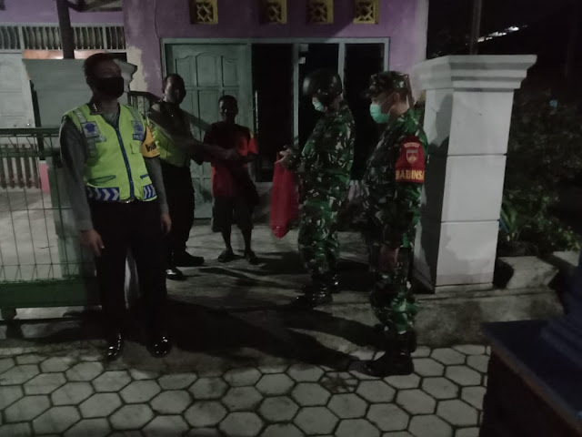 Berbagi Sebungkus Nasi Sahur Melewati Pandemi
