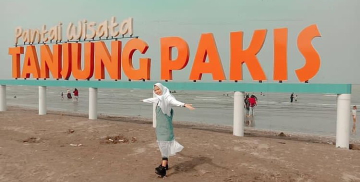 Pantai Tanjung Pakis via instagram.com/pakisjaya