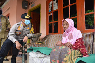 Polresta Cirebon Salurkan Paket Sembako Ke 6 Desa Polresta Cirebon Salurkan Paket Sembako Ke 6 Desa