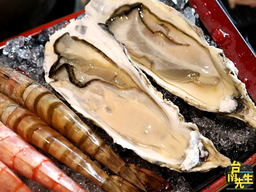 台南火烤兩吃吃到飽/帝王蟹+和牛吃飽吃滿/70多種海陸食材任你點/coldstone冰淇淋+鴨血豆腐+飲品無限享用/加價還有啤酒+調酒喝到飽/無煙炭烤不會全身油煙味