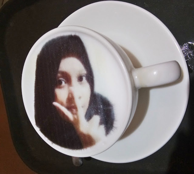 print wajah di minuman kekinian di cafe keluarga yang murah