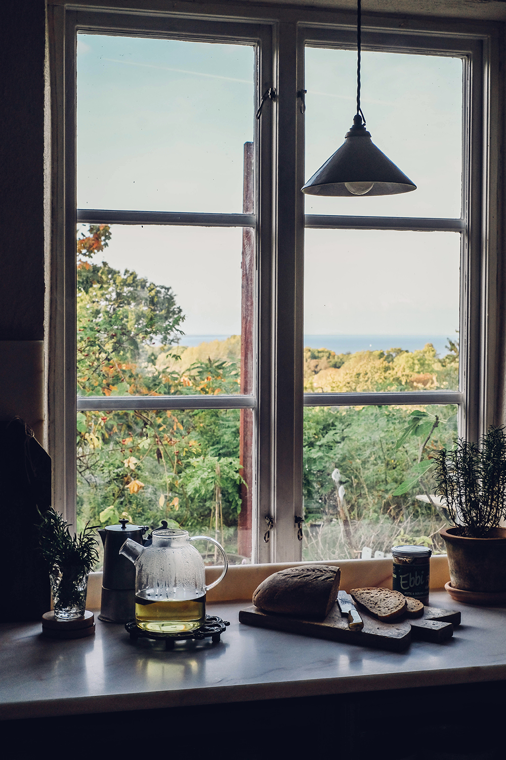 Décor Inspiration | The Most Cosy Mid-Century Kitchen in Sweden