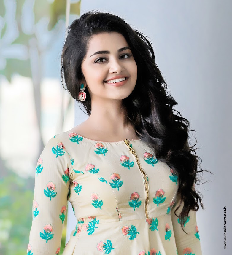 Anupama Parameswaran in Asmitha & Madhulatha design