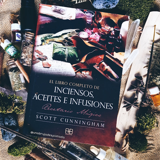 https://www.laslocurasdeahyde.com/2021/06/el-libro-completo-de-inciensos-aceites.html