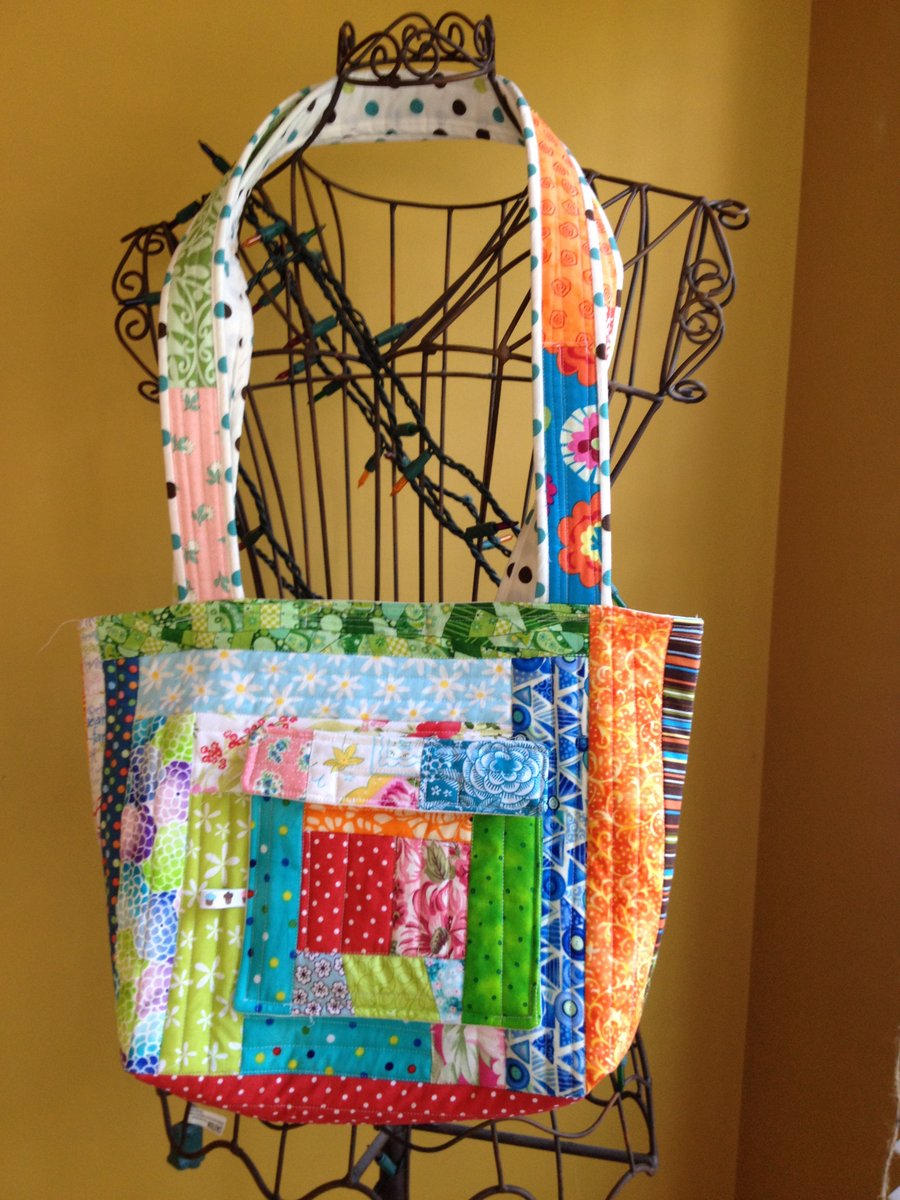 Quilted Cupcake: Sewing the Perfect Tote Bag - a Gusset Trick