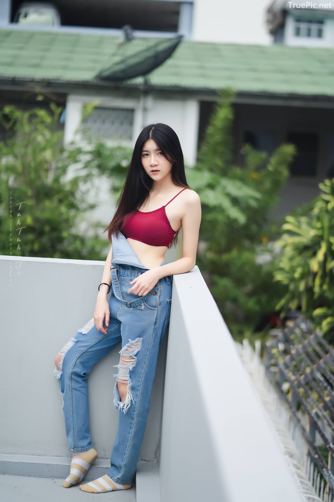 Thailand angel model Sasi Ngiunwan - Red plum bra and jean on a beautiful day - Picture 14
