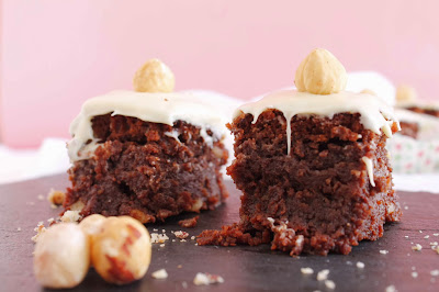 Receta Bocaditos de chocolate y avellanas bañados de chocolate blanco