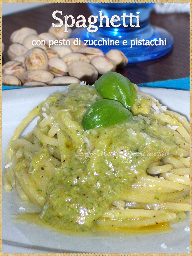 Spaghetti con pesto di zucchine e pistacchi