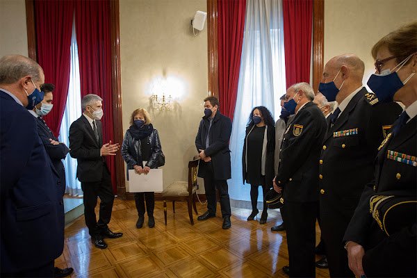 El ministro del Interior impone a título póstumo la Medalla de Plata al Mérito Policial al comisario principal Gándara Trueba