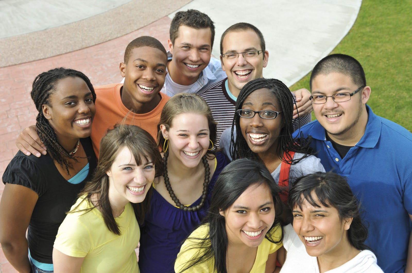 многонациональные студенты. этнические группы людей. этнос профессиональная группа. полиэтнический коллектив это. демографические и этнические группы.