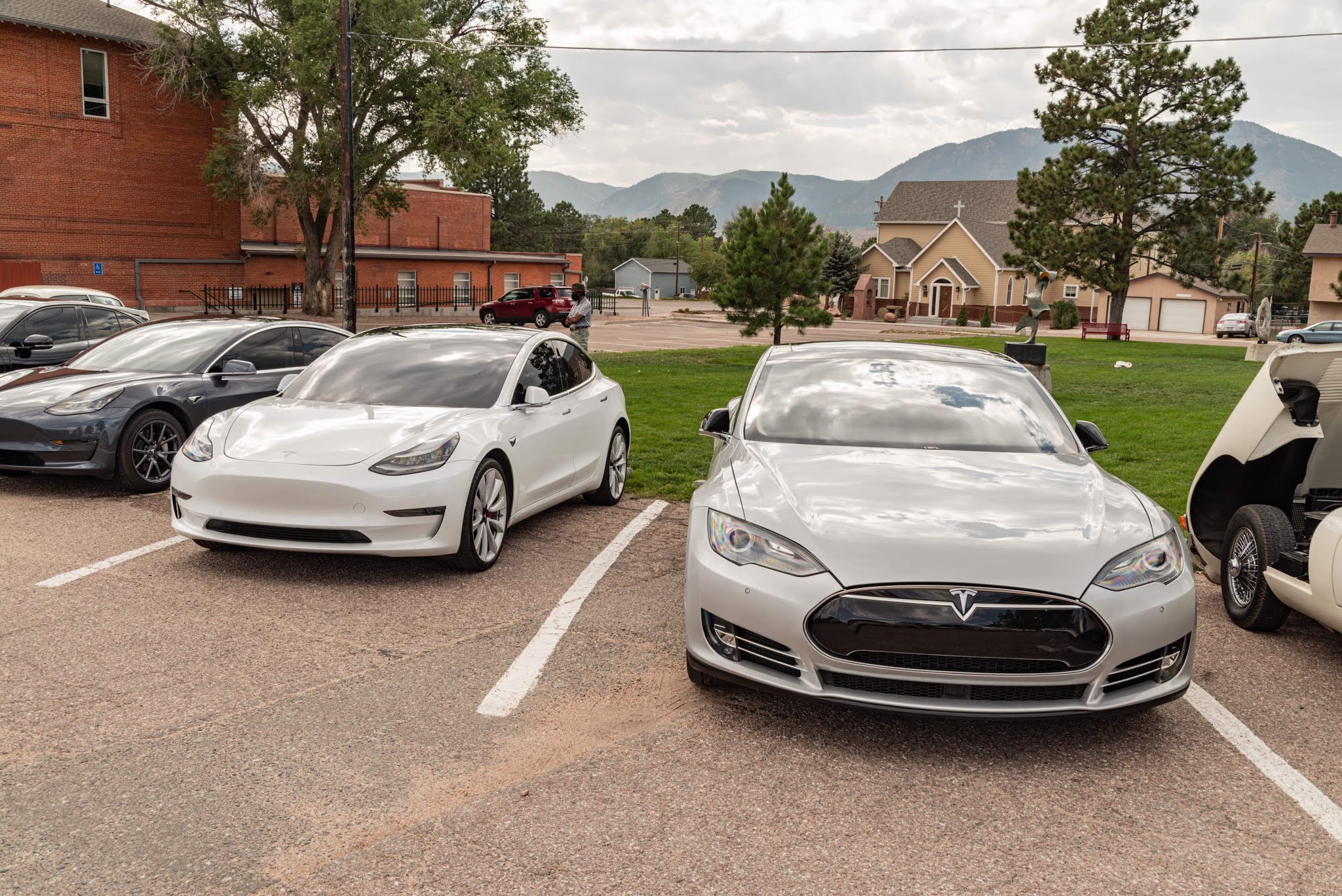 Colorado Springs EV Club Monument car show photos!
