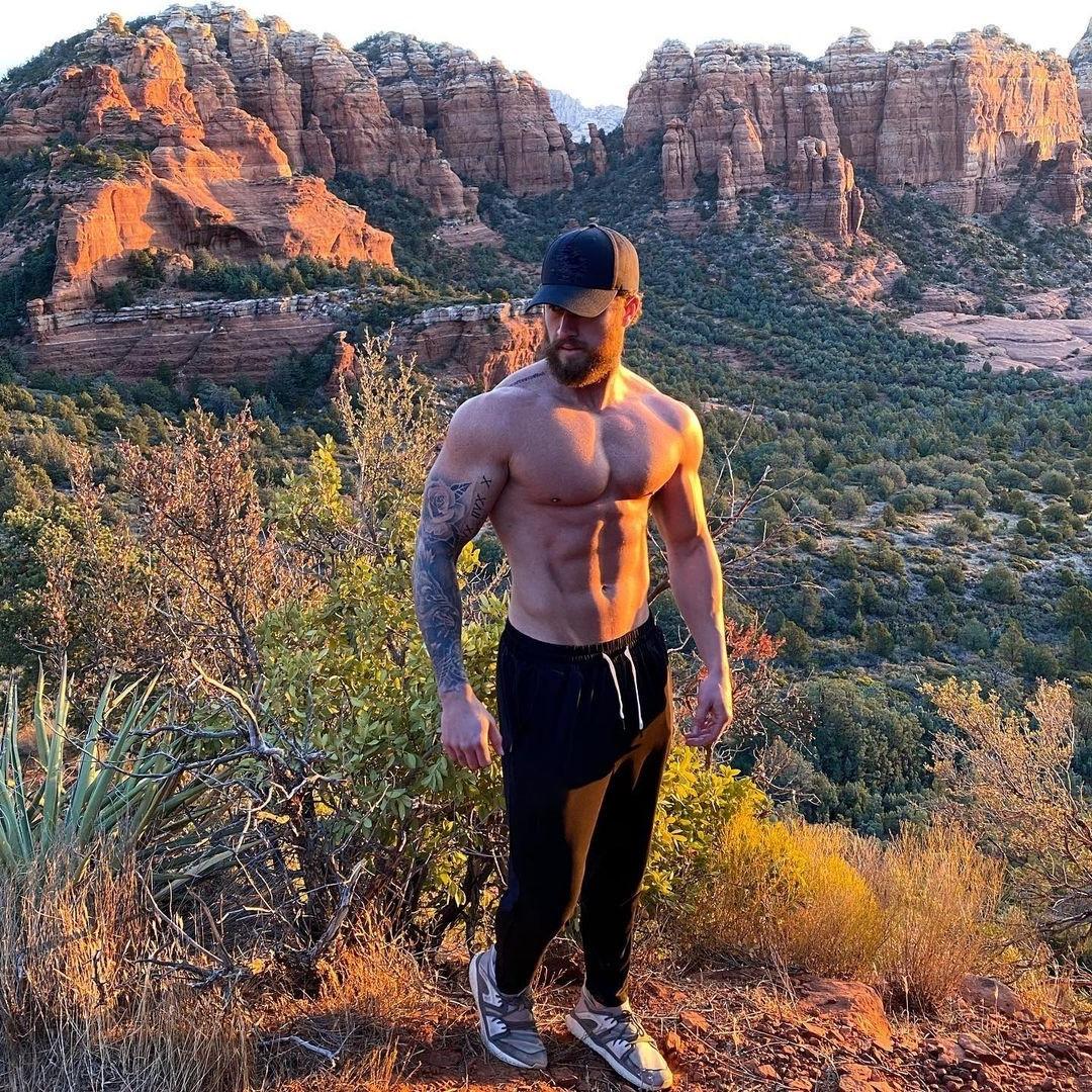 sexy-bearded-daddy-shirtless-fit-body-brenton-ross-simmons-hunk-mountain-hiking